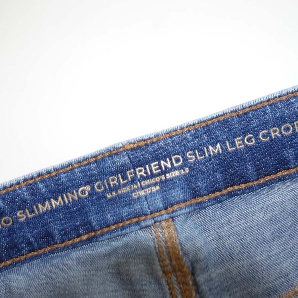 Chico's Women's So Slimming Girlfriend Slim Crop Jeans Size 2.5 / 14 Blue Denim - Picture 3 of 6